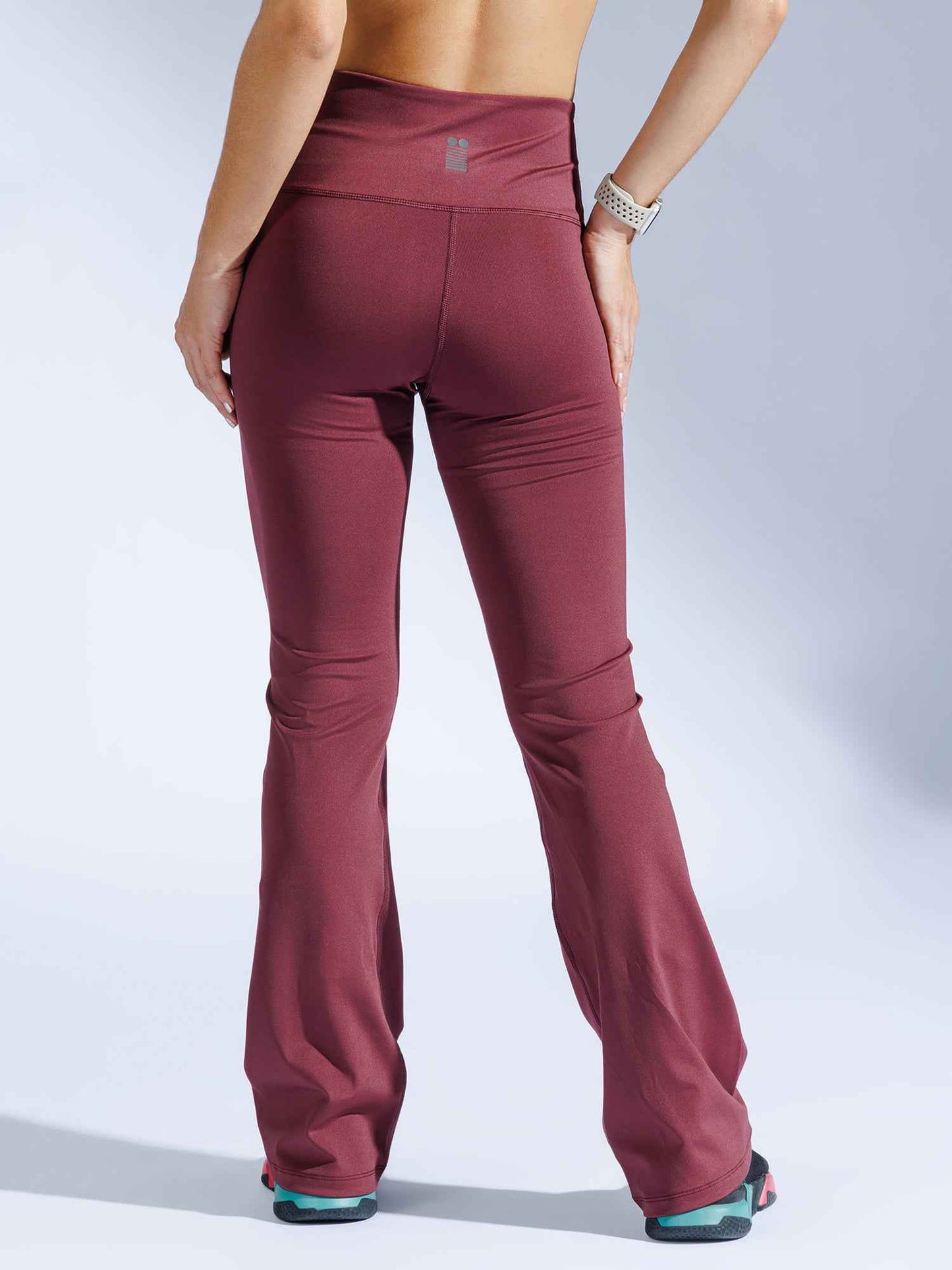 Cloud Stride Black Gym Flared Pants – Soft Stretch Activewear
