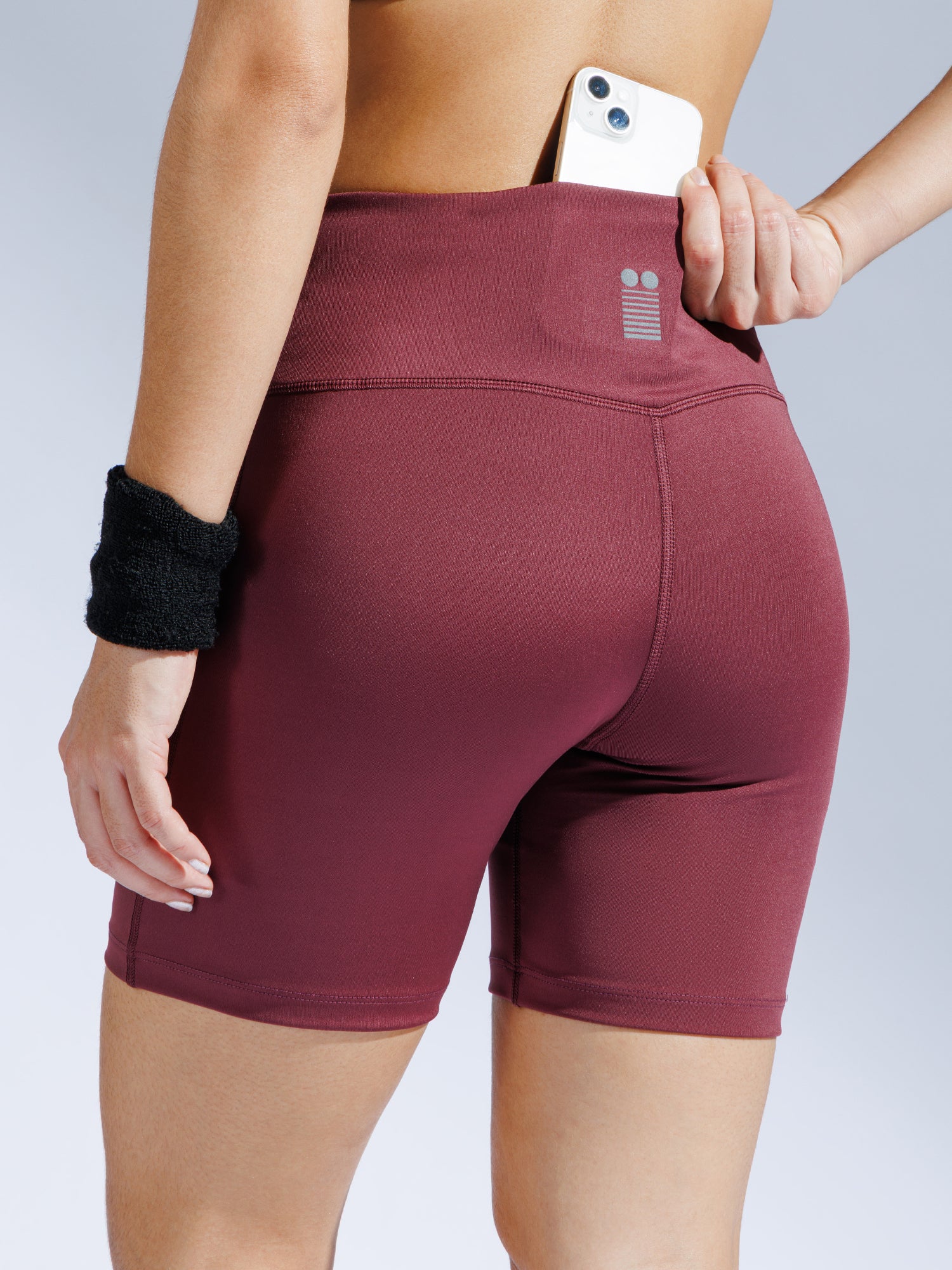 Momentum Shorts 8" Mulled wine