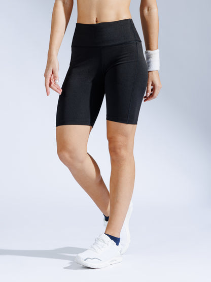 Momentum Shorts 8" Black