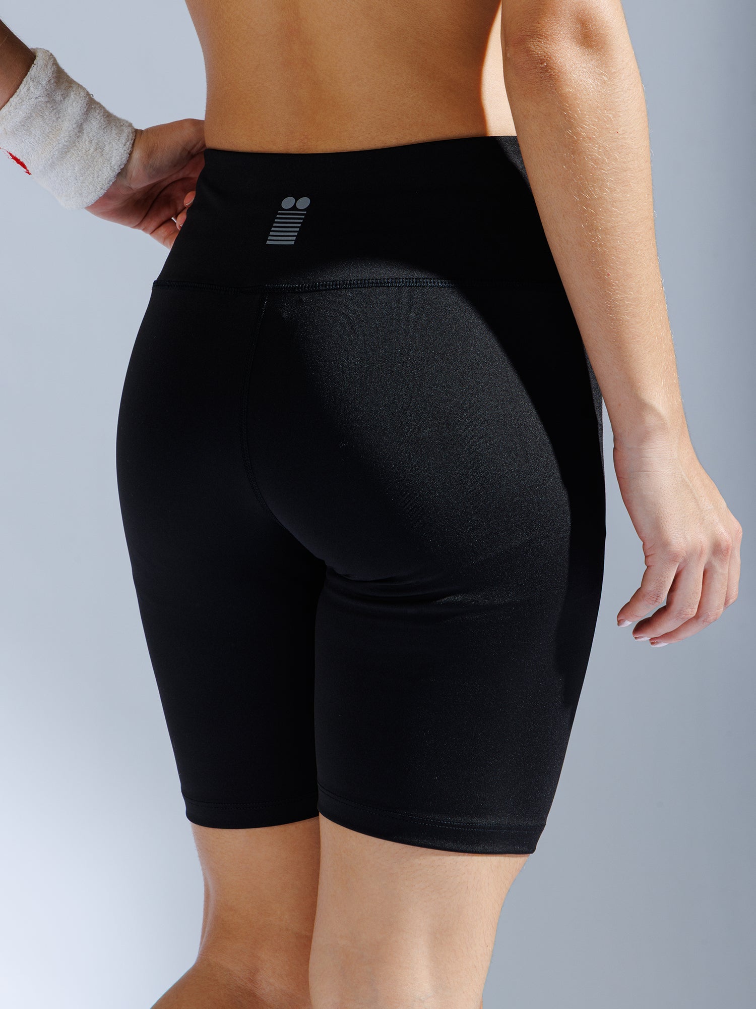 Momentum Shorts 8" Black